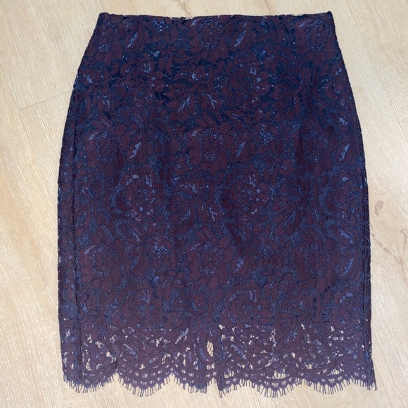 Banana Republic Lace Skirt - Picture 2 of 4